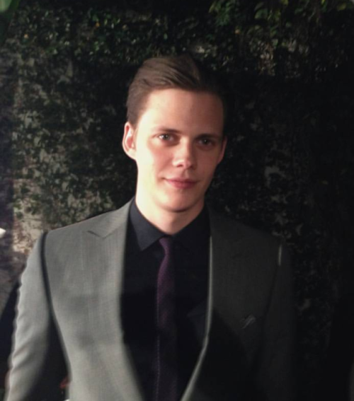 reinamysterio:Baby please… Pick me up, put me on a wall.
