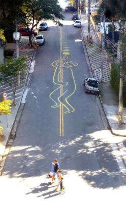 itscolossal:  Crawling Art on the Streets of Sao Paolo by Tec