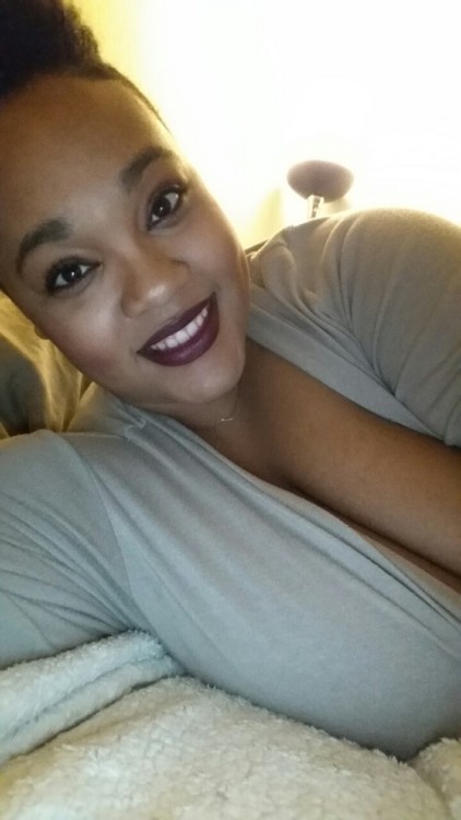 poutyr3dlips:  For your viewing pleasure. 