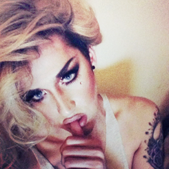 adorabledelano:  An adore-able collection of selfies from the