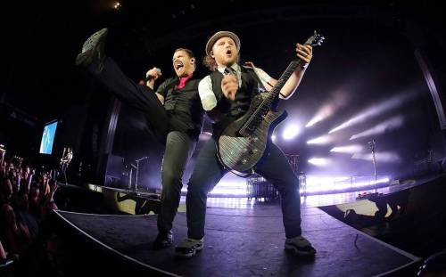 zachmyersnation: Zach Myers and Brent Smith - Shinedown tour (Photo by @HarryReesePhoto) #ZachMyers