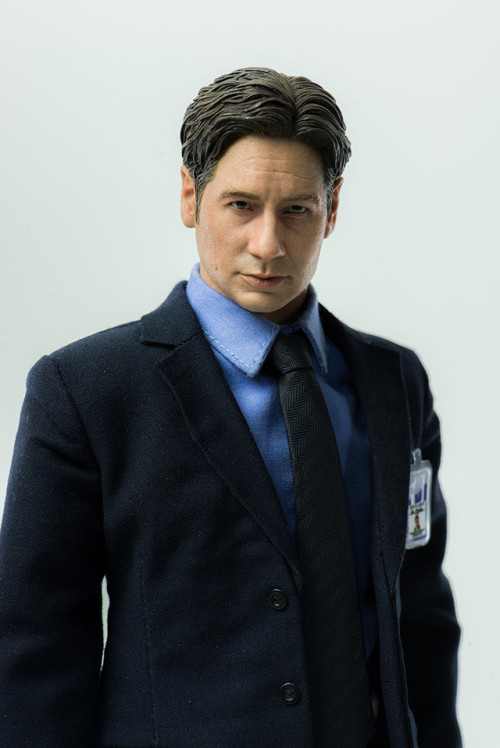 goodsmilecompanyunofficial:AGENT MULDER from the series THE X FILES, by threezero. 