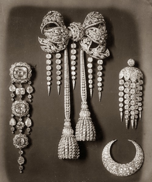 antique-royals:  Diamonds, pearls and precious adult photos