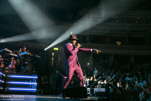 Neyo performing a 1 off show @ the Royal Albert Hall#ShotByRiannaTamara for Motown Records