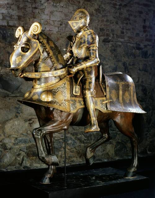 (via Parade Armour of Sigismund II Augustus, King of Poland from 1548-1572 [2072 × 2656] : ArtefactP