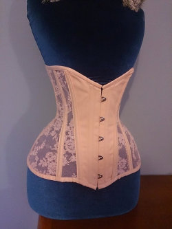 inlovewithburlesquelingerie:  Underbust Corset