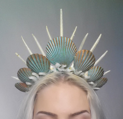 wickedclothes:Mermaid CrownsEvery day you wear this crown you are officially undersea royalty.  