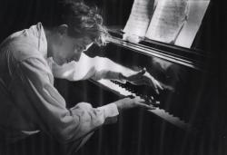 clipout: Glenn Gould, 1956 (photo by Jock