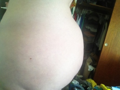omganniephanny:  I want my ass to be its own shelf. More squats!