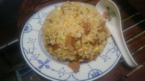 中華料理屋「これが500円の炒飯だョ。たくさん食べてネ～」