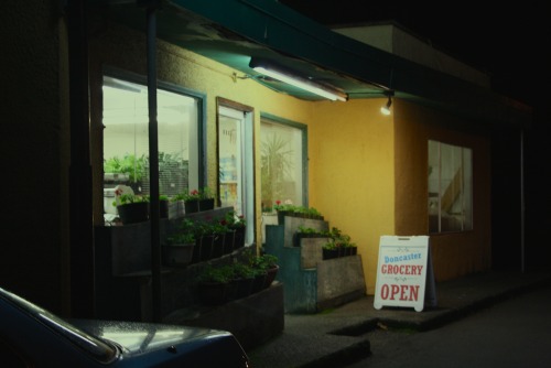 em-muh:  em-muh:  beautiful yellow grocery store at night, 2015   tbh these are my favorite pictures i’ve ever taken