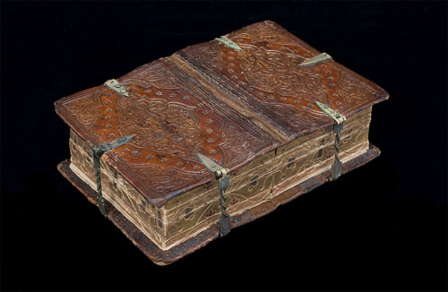 therhumboogie:  From National Library of Sweden, this breathtaking 16-century book can be opened and read as 6 different books, not to mention being an antiquarian work of art, now that’s one hell of a Kindle prototype! And just as an added extra, look