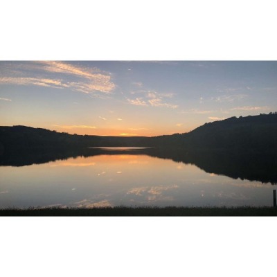 Has to be one of the best pictures taken on my canon ~ #nofilter #nofilterneeded
#photographer #photography #photooftheday #reflection #beauty #canon_photos #canonphotography #countryside #peakdistrict #instaphoto #unitedkingdom #mirrorreflection...