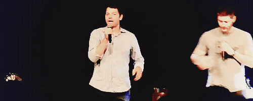 strengthcas:  I can’t get over this Jibcon 2015 GIF, because…First of all, Jensen