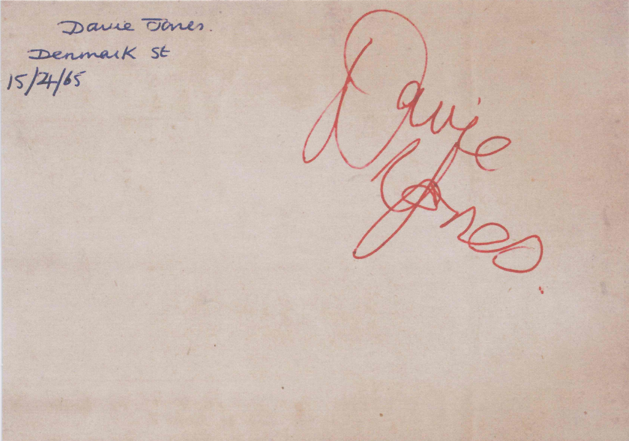 trendy-rechauffe:  A David Bowie signature, dated April 15th, 1965. “Davie Jones”