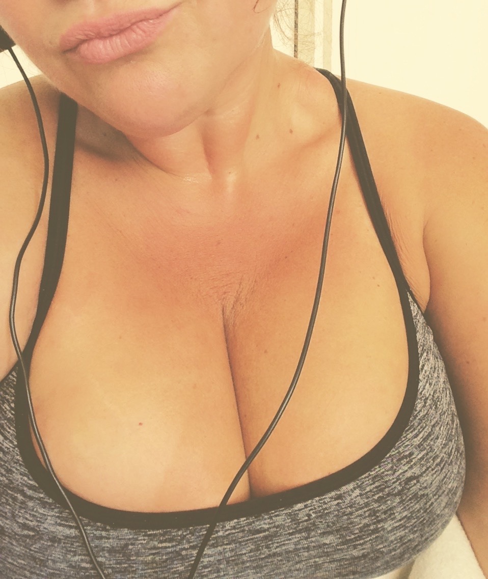 curiouswinekitten2:  @soccer-mom-marie-2 do me babyyyyy.  The time was 6 o'clock