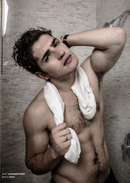 famousdudes: Shirtless Gregg Sulkin covers Bello Magazine.