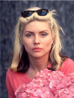 soundsof71:  Debbie Harry, NYC 1977, by Bob Gruen. 