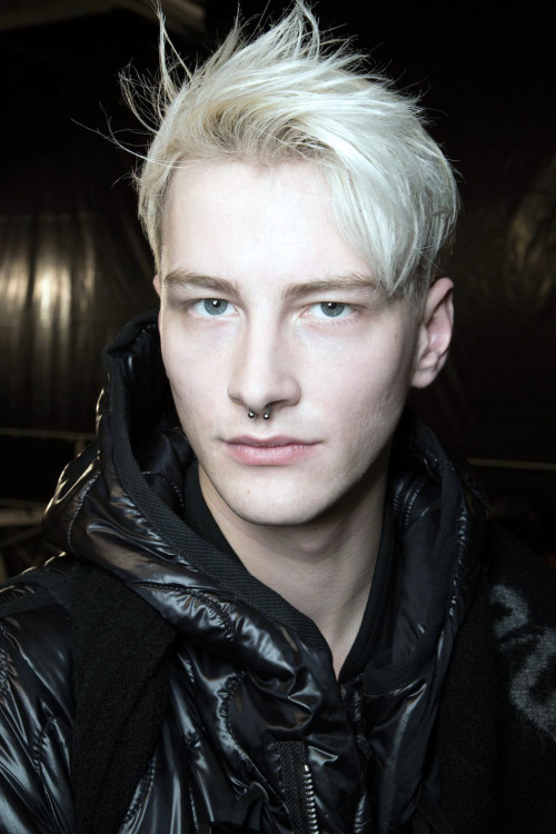 kuroikami:  Miharayasuhiro Backstage FW15 | Benjamin Jarvis