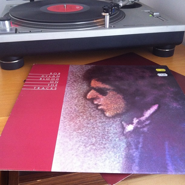 vinylyard:  Blood on the Tracks by Bob Dylan on Sunday morning sounds with a simple