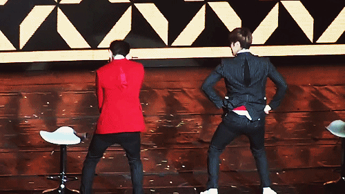 vanitysixx:  TVXQ doing the “La Colita" at the catch me concert in Santiago (cr: Vivian B)   يونهو مستمتعععع xD