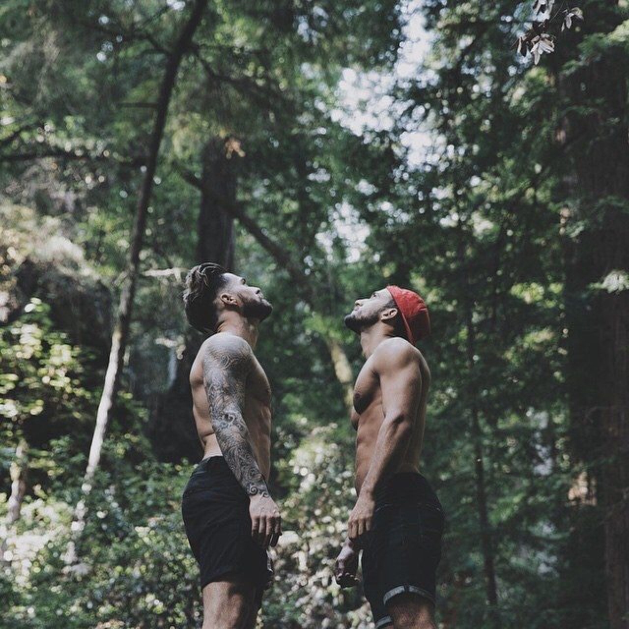 joshualeloup:  Kiss http://javisosa.tumblr.com/Welcome&lt;3