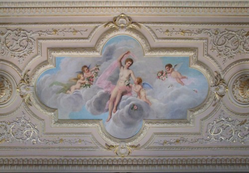 day-and-moonlightdreaming:Beautiful ceiling in pastel and gold from a palace in Estoi. Build in the 