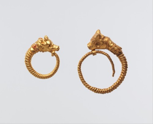 met-egyptian-art:Earring with bull head terminal, Egyptian ArtGift of Helen Miller Gould, 1910Metrop