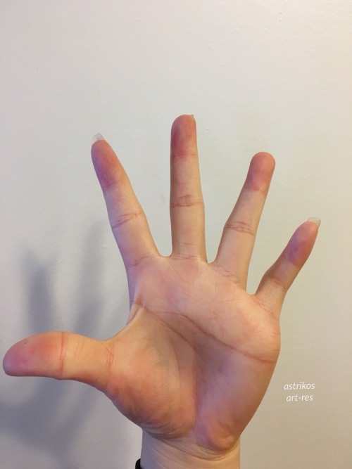 art-res: astrikos: thumb range of motion reference by Astrikos hopefully this helps someone! Instagr