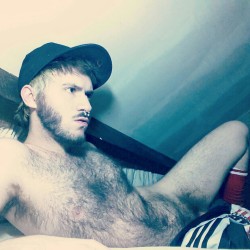 beardburnme:  hairydudesishot:  = Hairy dudes