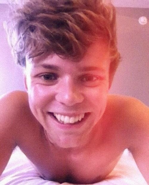 Ashton Fucking Irwin -Credits to the owner