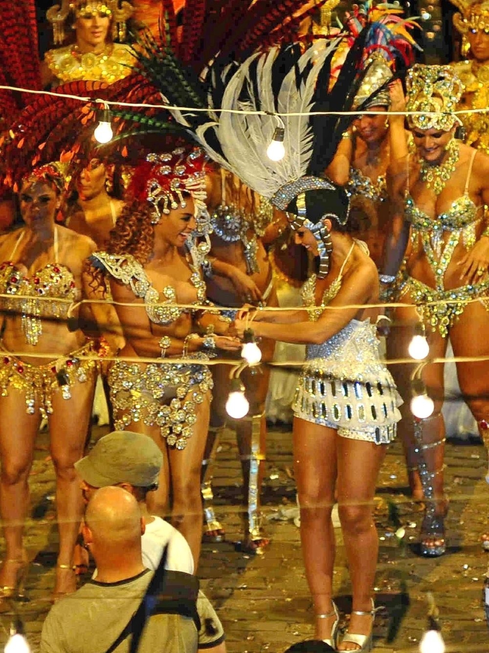 beyoncegrangallery:    ‘PUT IT IN A LOVE SONG’ IN RIO WHIT ALICIA KEYS  2010′