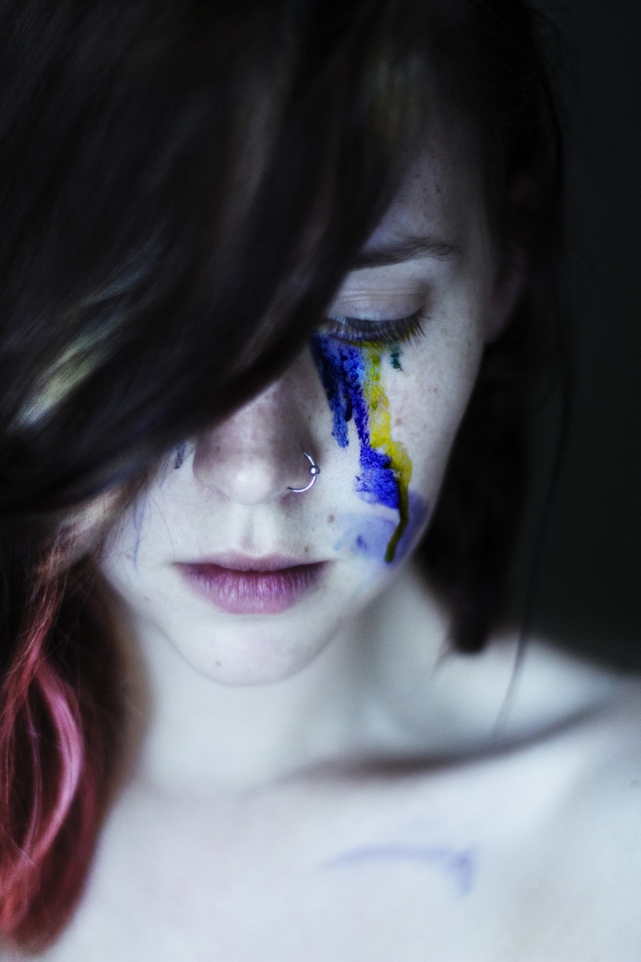 live4two:  Fragile. von Kyra Elizabeth  Tumblr | Blog | Instagram: @Photopluto