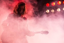 zestroked:  livinginmusic: photos by Timothy Norris.   Julian awww’d during their set cause nick and albert were matching