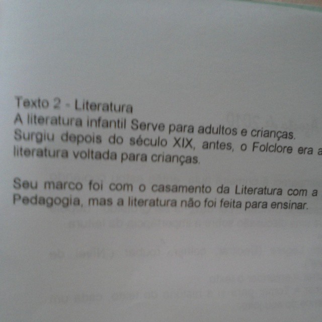 Fuçando caixas encontrei dois livrinhos que confeccionei em 2010 nas aulas de Literatura… Saudades…