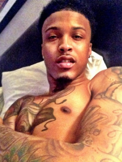 celebrixxxtiez:  August Alsina  See more naked celebrities at http://celebrixxxtiezz.xyz  