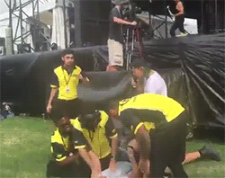 blnik182:jenna mcdougall protecting a fan from security at brisbane soundwave x