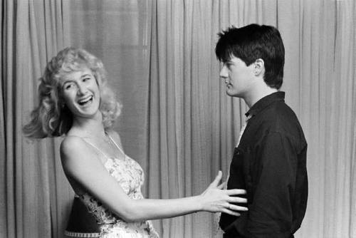trash-fuckyou:Laura Dern and Kyle MacLachlan on the set of Blue Velvet, 1986  Laura Dern is so adorable here