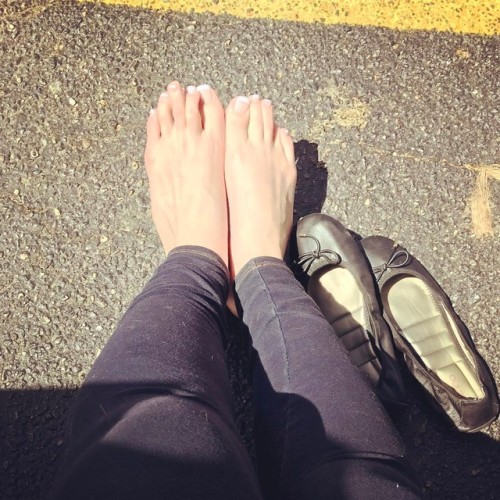 Airing out my #sweatyfeet earlier today#frenchtiptoes #frenchpedicure #archqueen #archqueenforarea