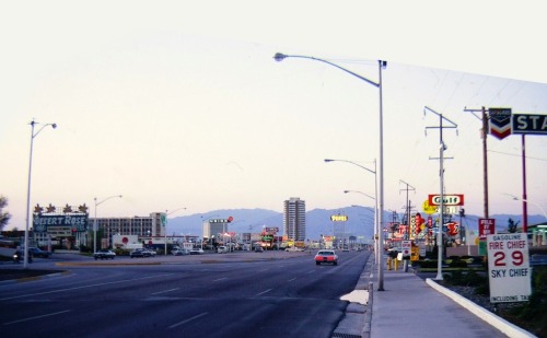 Las Vegas Strip, 1969 – motels and gas stations. Left: Desert Rose Motel and a Holiday Inn. Ri