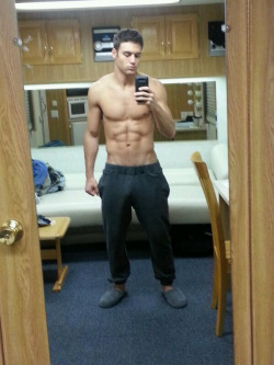 brotherbro:  sfboy69:  Wow. What a hottie!!  http://brotherbro.tumblr.com/