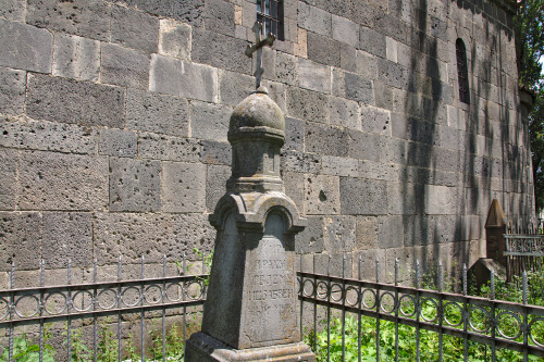 Tombstone at a church in the Pontic Greek village of Beshtasheni, near Tsalka, Georgia. The writing 