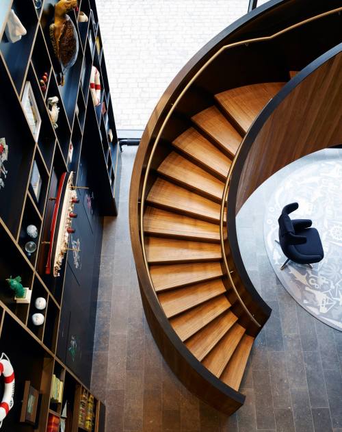 therealbohemian:  Citizen M, Rotterdam - looks like Holland’s 2nd city is busy playing cool hotel ca