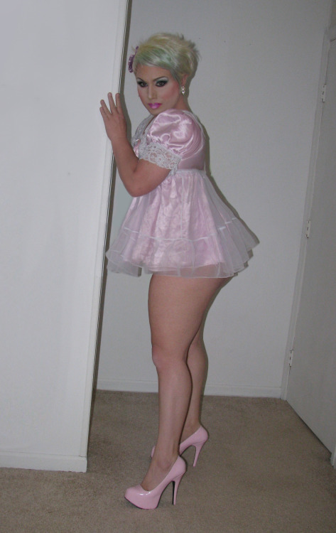 abbydothchortle:doin my Sissy Style OMGee soooooooo pink and sissy! so much ~ Sissy Princess