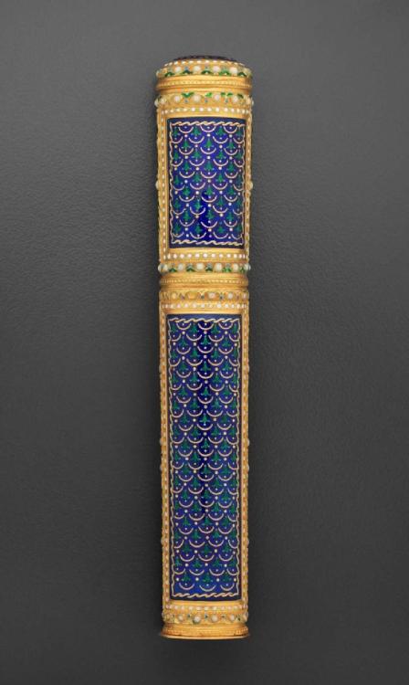 fashionsfromhistory:Etui (a small decorative case that holds things like needles, scissors, or thimb