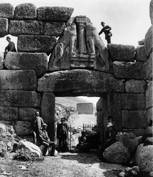 arthistoryfeed:Schliemann, seated, with a group at the Lion Gate, part of the Bronze Age citadel at 