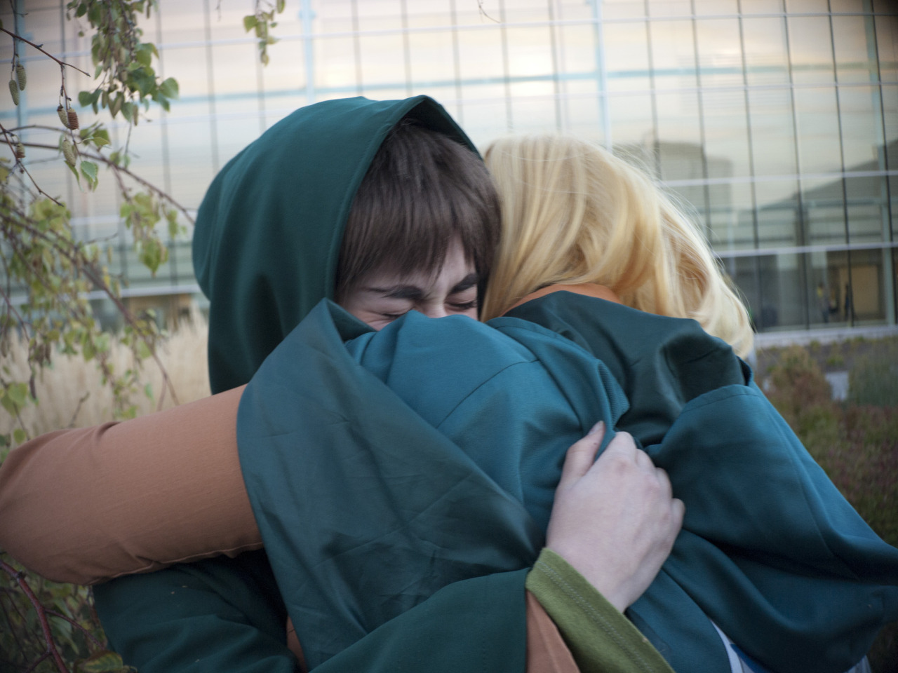 legmin:   dont leave me…  photographer - eren - armin