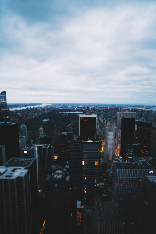nyislike:  lock screen, home screen.