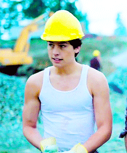 itsalekz: fyeahriverdale: #betty come get your man before he gets SNATCHED   Cole