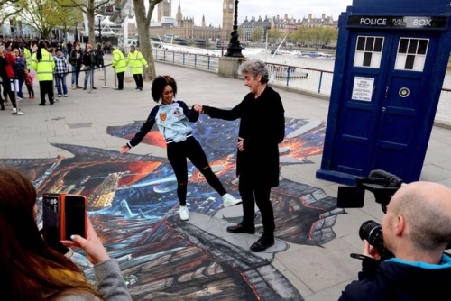 charlesrengel: Stwven Moffat, Peter Capaldi and Pearl Mackie on a “Doctor Who” promotion at London’s